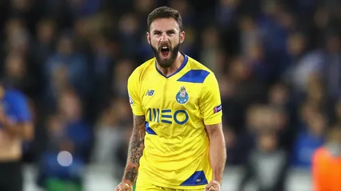 Layún se despidió de los "Dragoes" tras dos años y medio en el club