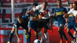Maidana enfrentando a Boca en el Monumental.
