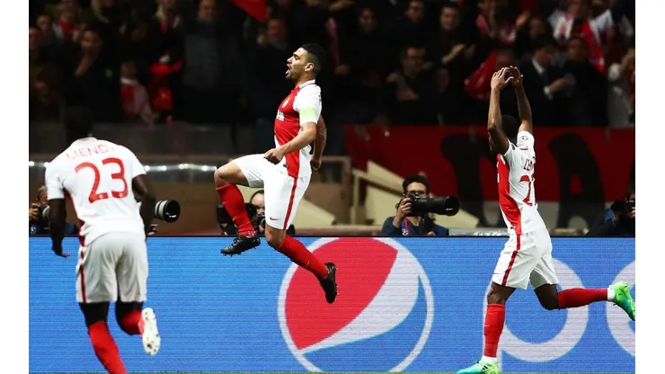 Falcao, como en el patio de su casa, la levantó y la clavó abajo