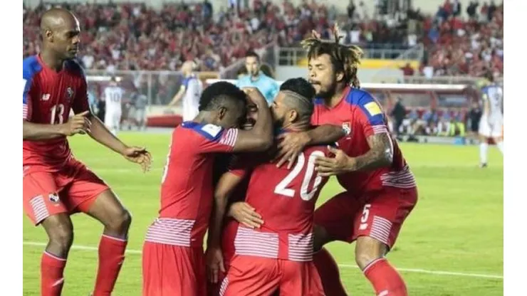 Futbolistas de la Selección de Panamá celebran un tanto clave en Eliminatorias.