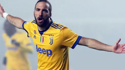 EL GOLEADOR. Gonzalo Higuaín celebra su tanto contra el Atalanta.