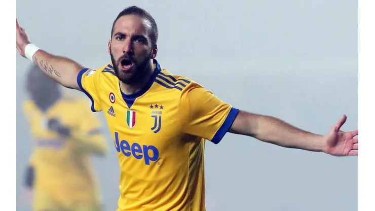 EL GOLEADOR. Gonzalo Higuaín celebra su tanto contra el Atalanta.