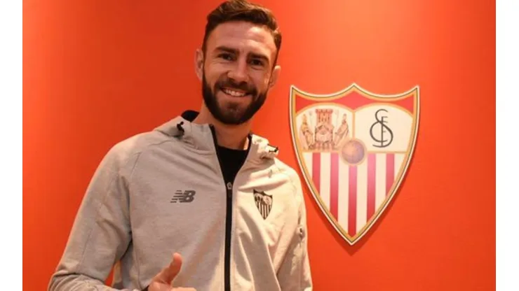 El jugador mexicano Miguel Layún en su presentación con el Sevilla FC