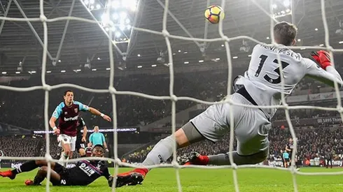 Javier Chicharito Hernández estuvo cerca de darle el triunfo al West Ham sobre el Crystal Palace