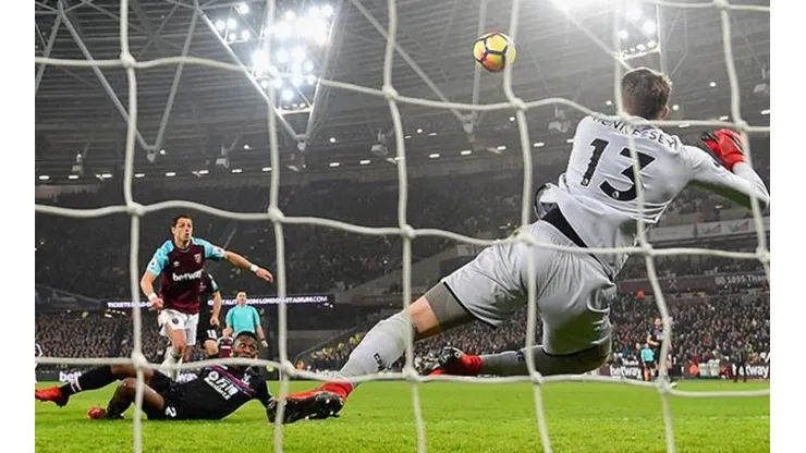 Javier Chicharito Hernández estuvo cerca de darle el triunfo al West Ham sobre el Crystal Palace