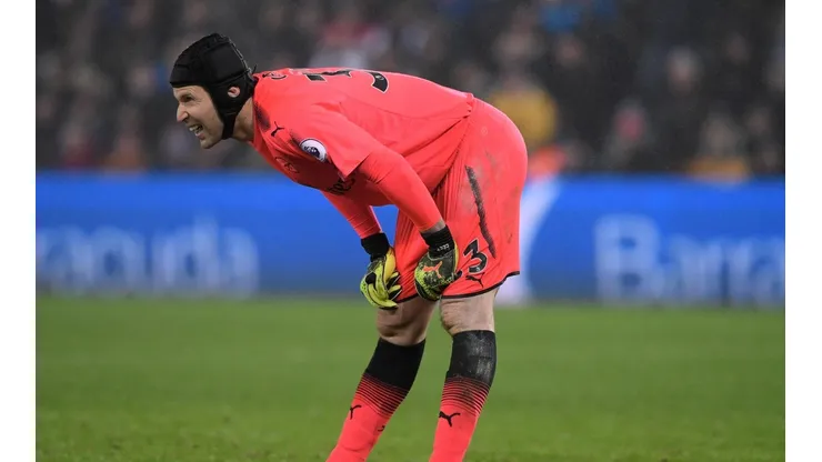 ARRIBA, PETR. Cech y un error que podría costarle caro al Arsenal.