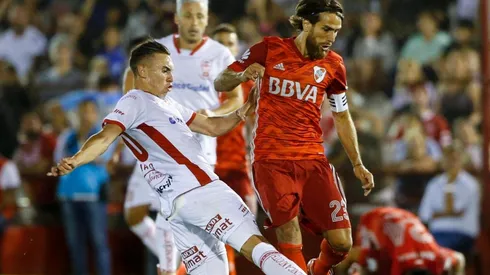 PELEA EL LEÓN. Leonardo Ponzio en el Ducó contra Huracán el último fin de semana (Foto: Getty).