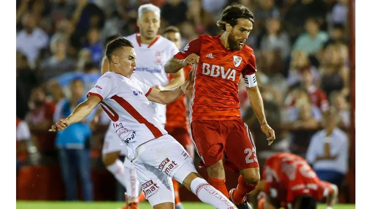 PELEA EL LEÓN. Leonardo Ponzio en el Ducó contra Huracán el último fin de semana (Foto: Getty).