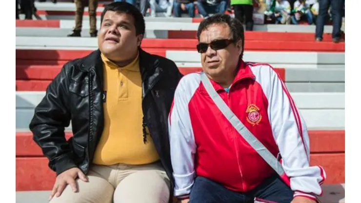 Estos hinchas del Toluca están adaptándose a las nuevas dimensiones del estadio para "sentir" los partidos de sus Diablos Rojos