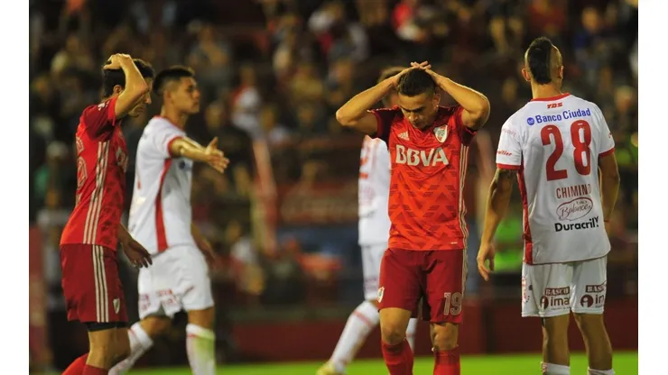 NO LEVANTA CABEZA. River perdió su tercer partido consecutivo como visitante y quedó muy lejos del líder Boca.