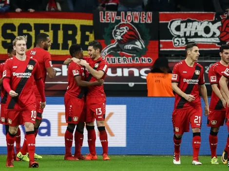 Gracias a un abrazo de oso de un rival, Alario ayudó en el triunfo del Leverkusen