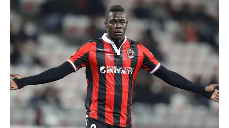 EL BUEN MARIO. Balotelli abre los brazos en el partido del Nice por la Ligue 1.