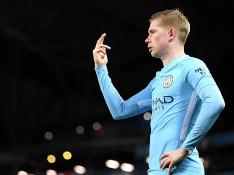 En un tiro libre a lo de Ronaldinho, De Bruyne engañó a todos y la metió por abajo