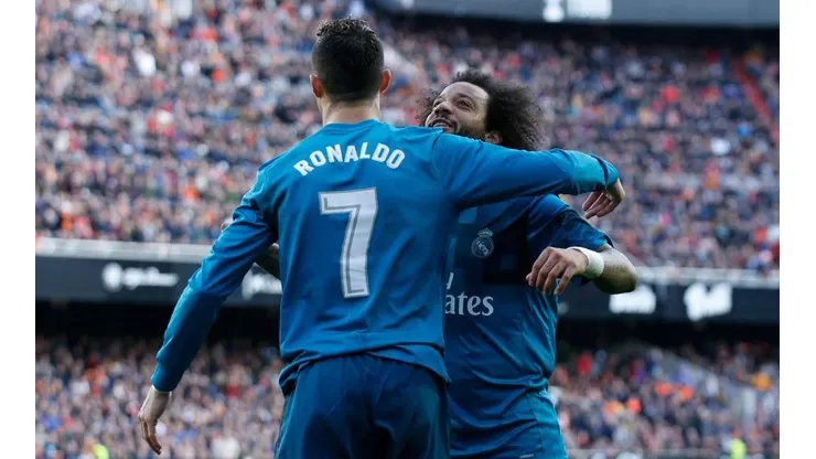 AMIGOS MERENGUSO. Cristiano Ronaldo celebra con Marcelo su gol en Mestalla contra Valencia.