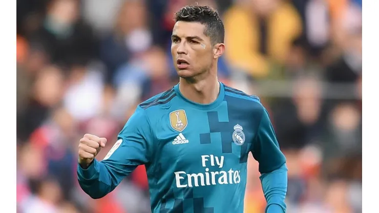 COMO TERMINATOR. Ronaldo aventaja al Real Madrid en Mestalla.