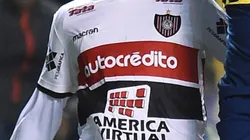 ¡TIENE MUCHA PUBLICIDAD! La nueva camiseta del Tricolor despertó indignación en las redes.