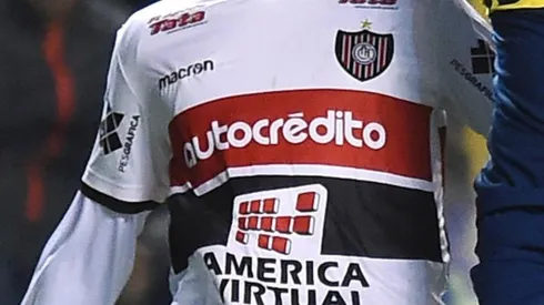 ¡TIENE MUCHA PUBLICIDAD! La nueva camiseta del Tricolor despertó indignación en las redes.