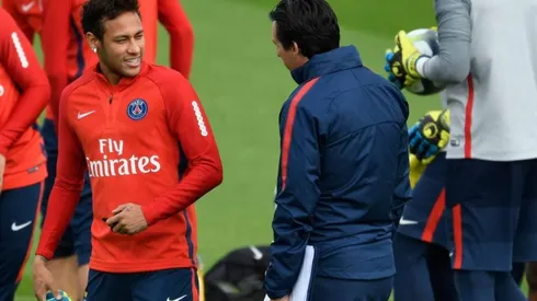 CONOCIDOS. Neymar y Emery en el primer entrenamiento del brasileño con el Paris Saint-Germain.