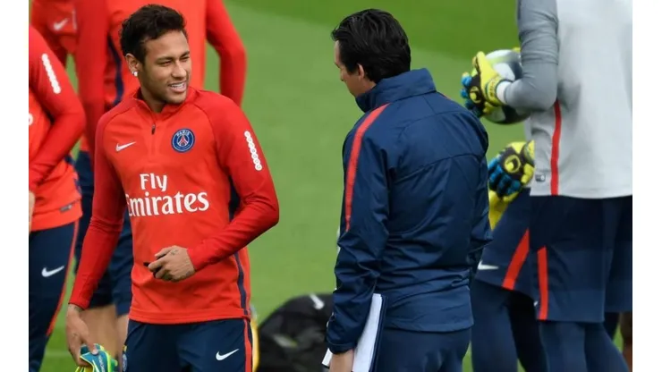 CONOCIDOS. Neymar y Emery en el primer entrenamiento del brasileño con el Paris Saint-Germain.
