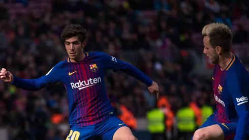 MUY TRANQUILOS. Los mediocampistas se relajaron mientras esperaban por su turno.