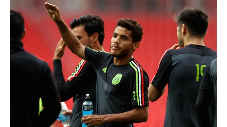 Jonathan Dos Santos se entrena con la selección mexicana antes de un partido amistoso. El volante fue convocado para jugar contra Bosnia en San Antonio (Texas)