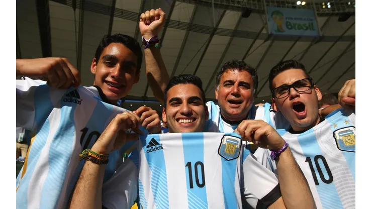 EN EL MARACANÁ. Los fanáticos de la Selección Argentina antes del juego contra Alemania en Brasil 2014 (Foto: Getty).