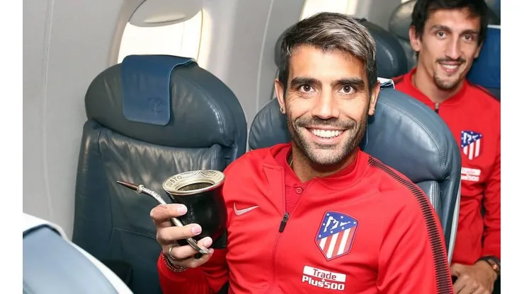 MATE PARA EL VIAJE. El presente de Augusto Fernández en el vestuario del Atlético Madrid parece acabado.