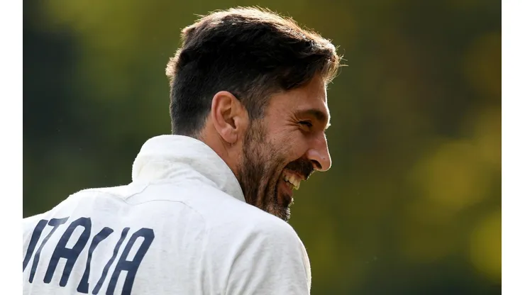 SONRISA DE TANO. Una de las últimas imágenes de Gianluigi Buffon con la Selección de Italia (Foto: Getty).