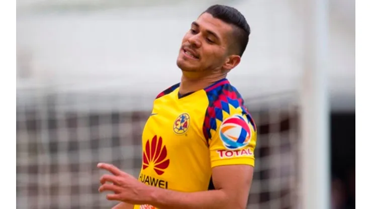 El delantero de América espera la llegada de los papeles para jugar con el Tri.