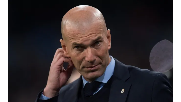 "MAL". Zidane combinó su rostro y sus palabras para definir el momento del Real Madrid.