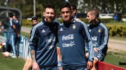 Tomás Cuello junto a Lionel Messi, su ídolo.