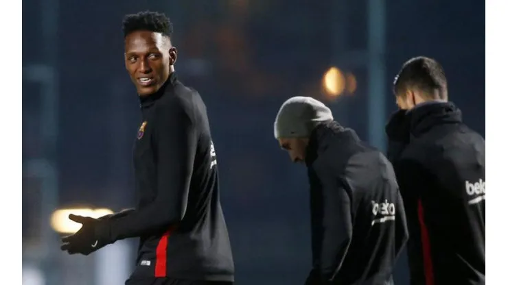 EL NUEVO. Yerry Mina ya se acopló a los entrenamientos del Barcelona y empezó a mostrar su talento.