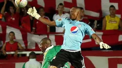 ¡UN LOCO! Se tomó a pecho lo de amistoso y terminó expulsado por el gesto que al juez le pareció malo (FOTO: Getty)