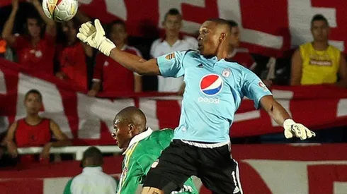 ¡UN LOCO! Se tomó a pecho lo de amistoso y terminó expulsado por el gesto que al juez le pareció malo (FOTO: Getty)