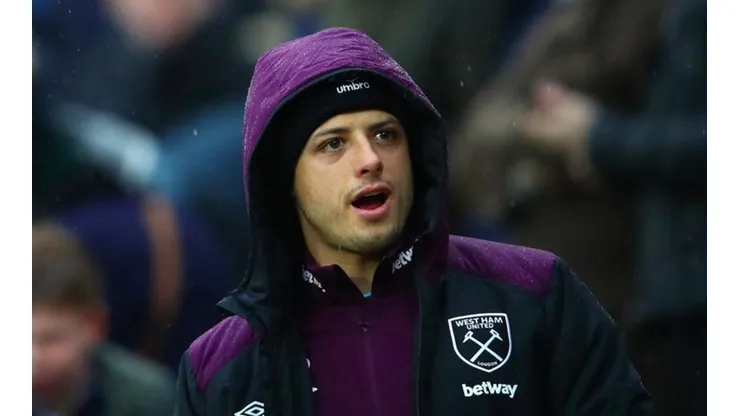 DE SUPLENTE. La imagen de "Chicharito" en la banca es cada vez más común en el West Ham.