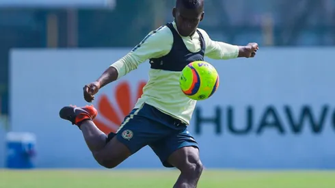ESTUVO MAL. Quintero le quiso dar un pelotazo a un periodista que estaba trabajando en vivo.
