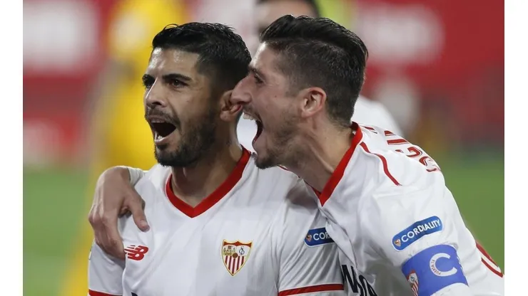 GRITA EL EVER. Banega celebra el tanto de penal para quebrar la serie.