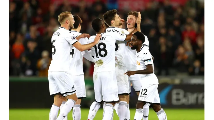 CON FINAL FELIZ. Fede Fernández sufrió un golpe, pero su equipo venció al Liverpool y se ilusiona con salir del fondo.