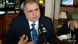 ¿MÁS GRANDE QUE ROMÁN? Pierri habla ante los micrófonos. Se convirtió en la nueva estrella de Boca.