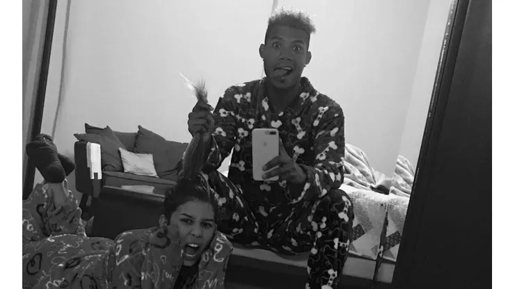 Wilmar Barrios junto a su pareja y futuro madre de su hijo.