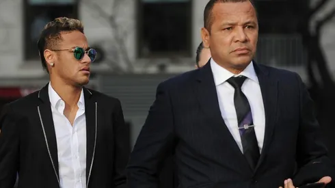 ANTE LA JUSTICIA. Padre e hijo debieron responder ante la Justicia por su polémico pase de Santos al Barcelona.