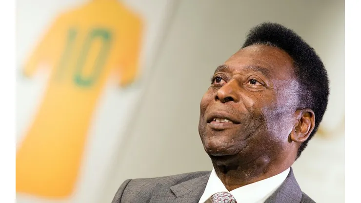 Pelé fue hospitalizado de urgencia por un desmayo