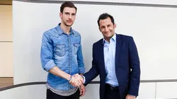 BIENVENIDO. La foto oficial de la presentación de Leon Goretzka en las oficinas del Bayern Múnich.