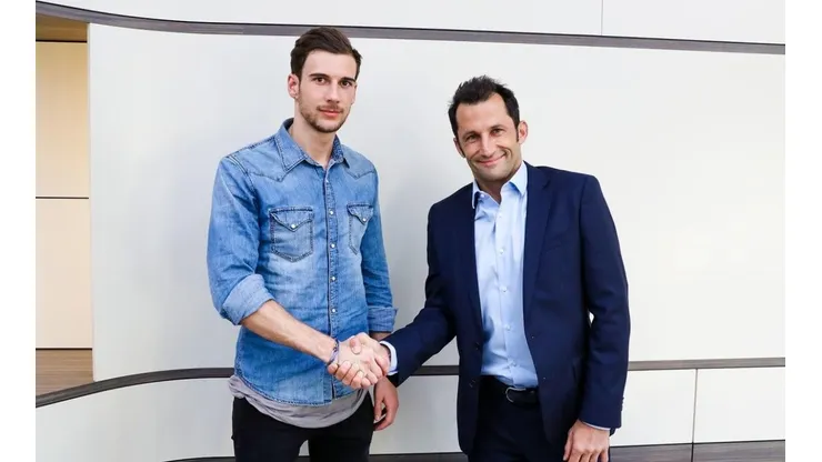 BIENVENIDO. La foto oficial de la presentación de Leon Goretzka en las oficinas del Bayern Múnich.