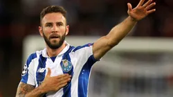 Layún jugó en una posición central en el mediocampo.