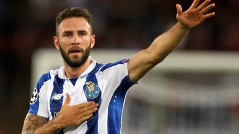 Layún jugó en una posición central en el mediocampo.
