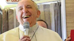 Imperdibles: los memes futboleros del Papa Francisco en Chile