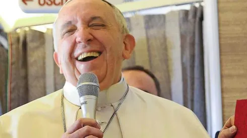 Imperdibles: los memes futboleros del Papa Francisco en Chile