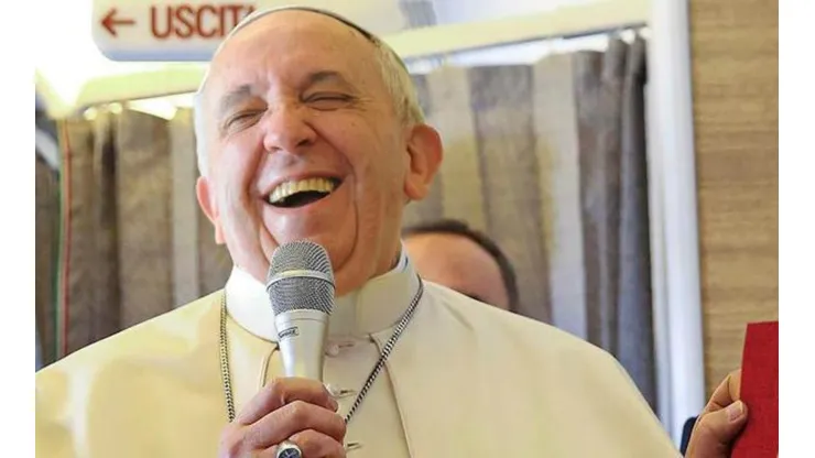 Imperdibles: los memes futboleros del Papa Francisco en Chile