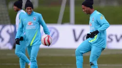 Ronaldinho y Neymar, juntos en el entrenamiento de Brasil.